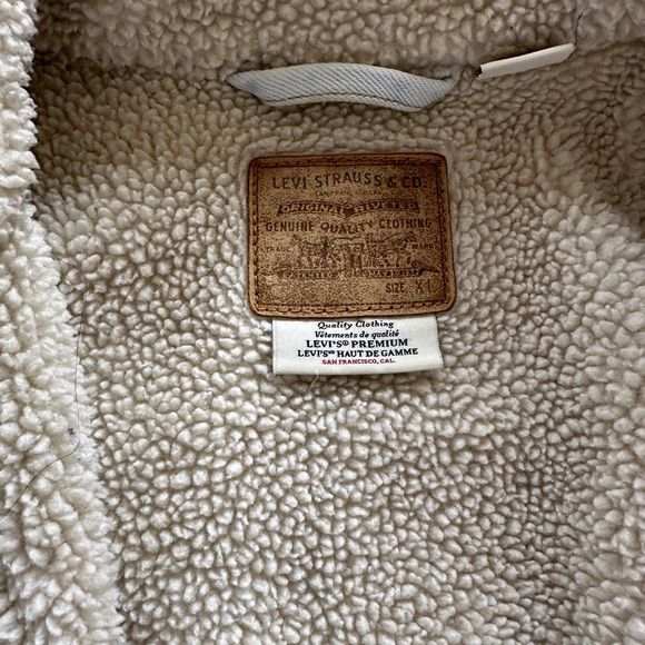 Levi's Women's White Sherpa Denim Jacket - Picture 3 of 5